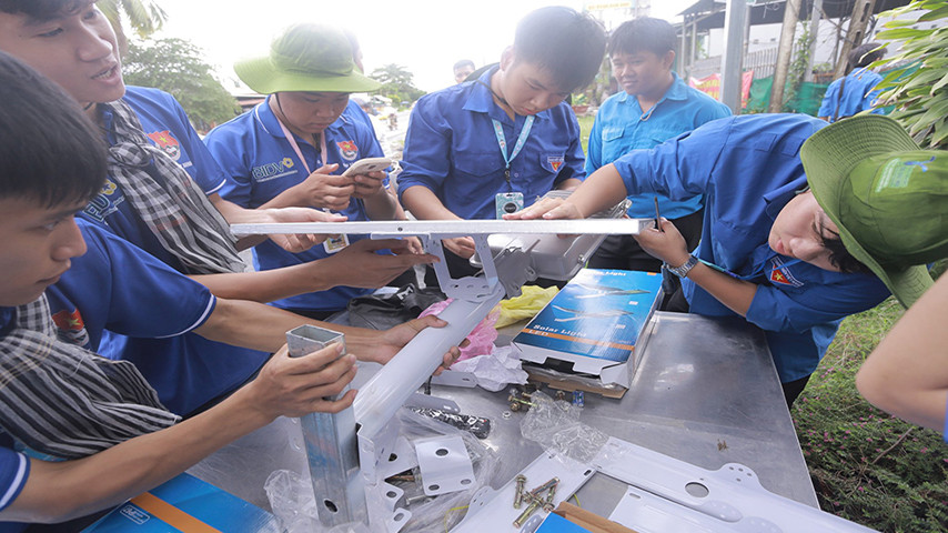 Những công đoạn cuối cùng của công trình 'Mùa Hè Xanh' năm 2023, của những sinh viên tình nguyện trường ĐH Thủ Dầu Một (tỉnh Bình Dương).