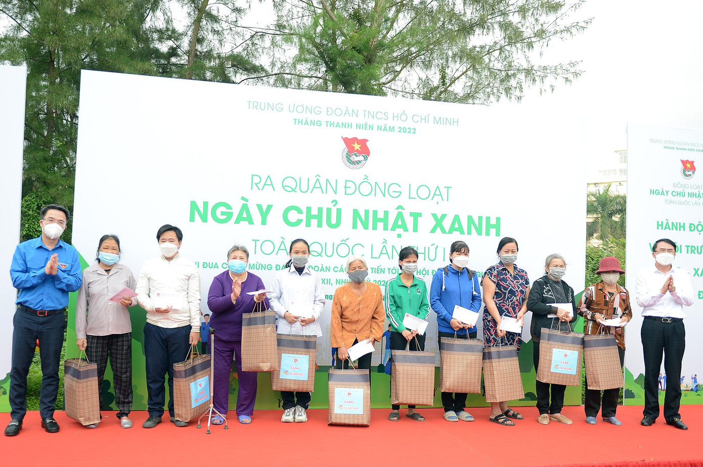 Tại chương trình, Đoàn đã tổ chức các hoạt động an sinh xã hội cho bà con địa phương.