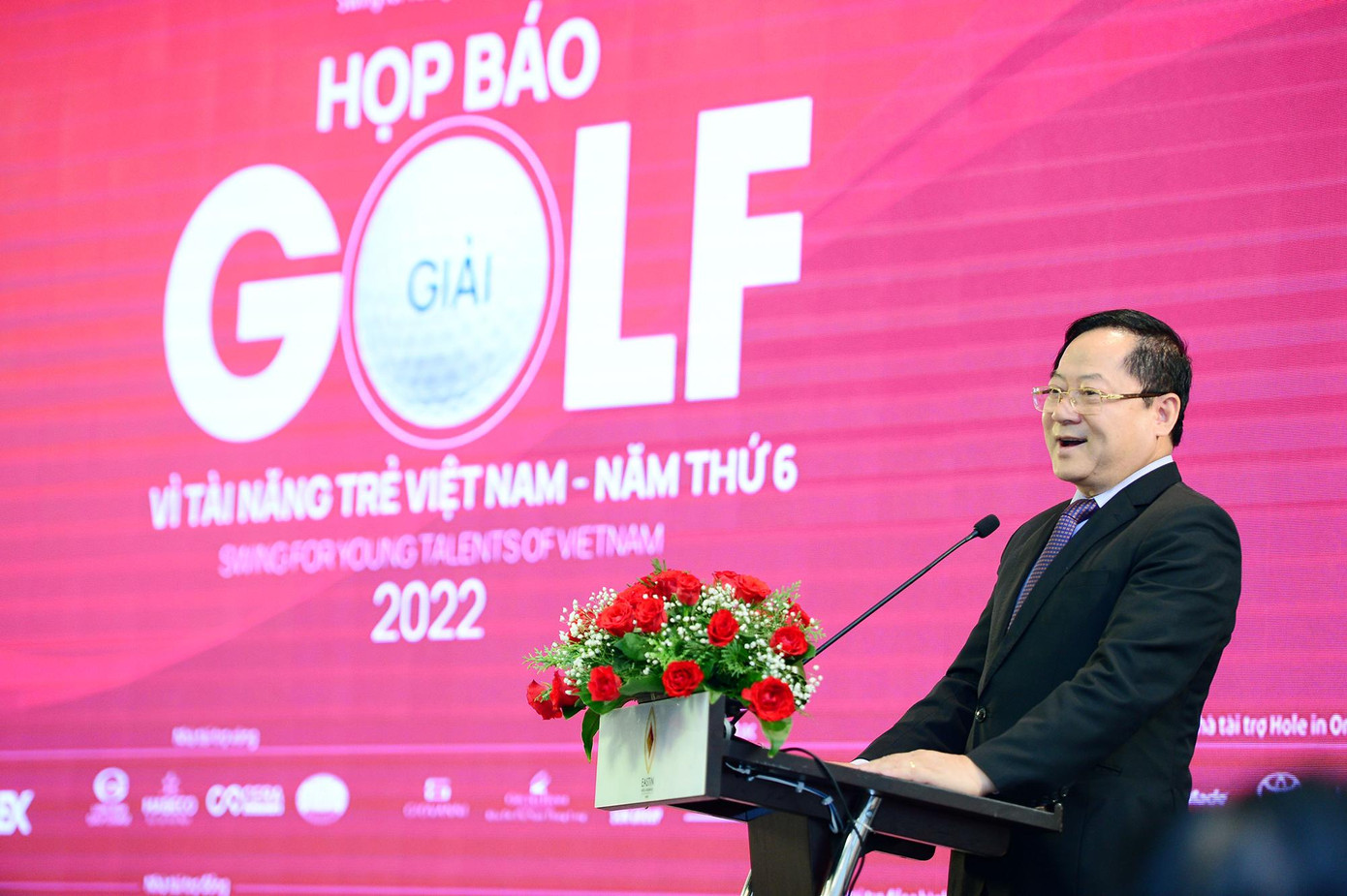 Nhà báo Lê Xuân Sơn - Tổng Biên tập báo Tiền Phong, Giám đốc Quỹ Hỗ trợ Tài năng trẻ Việt Nam, Trưởng Ban Tổ chức phát biểu tại buổi họp báo.