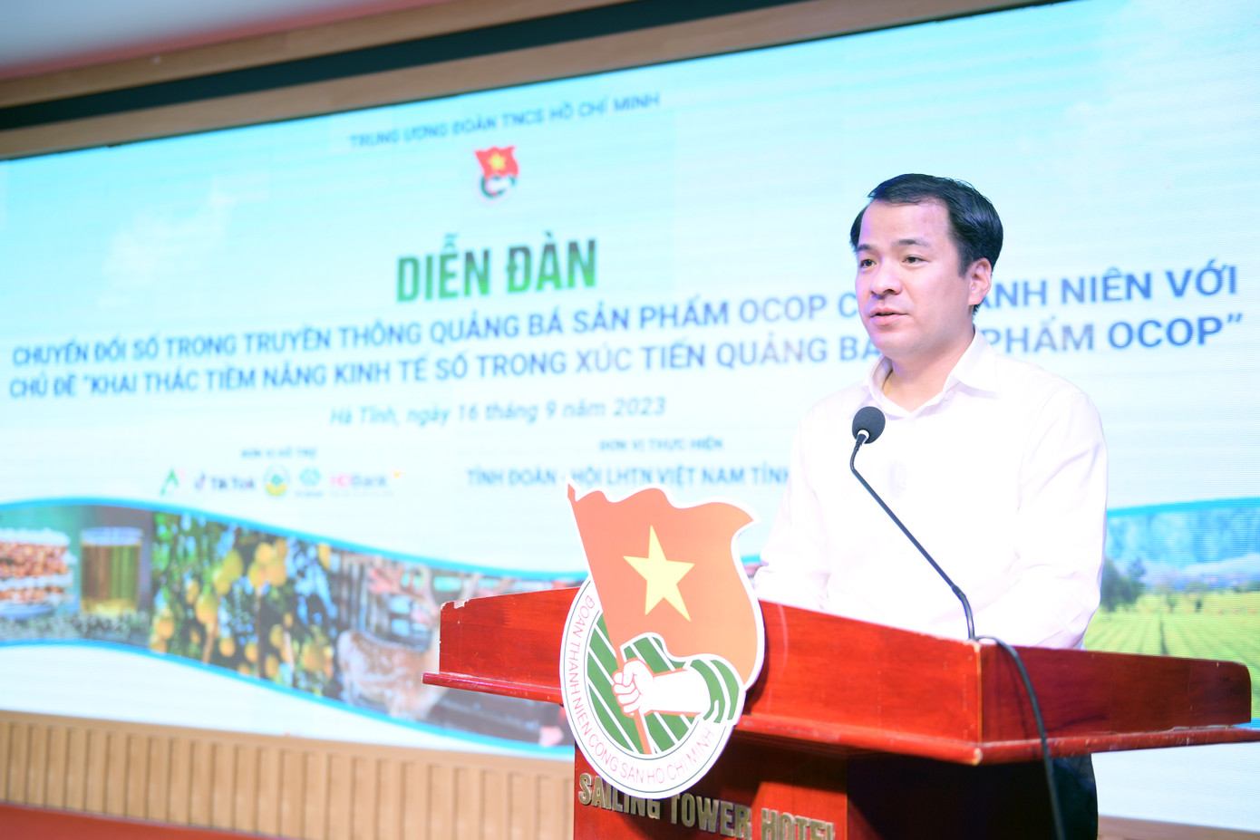 Anh Ngô Văn Cương - Bí thư T.Ư Đoàn, Chủ nhiệm Ủy ban Kiểm tra T.Ư Đoàn, phát biểu khai mạc Diễn đàn. Anh Ngô Văn Cương - Bí thư T.Ư Đoàn, Chủ nhiệm Ủy ban Kiểm tra T.Ư Đoàn, phát biểu khai mạc Diễn đàn.