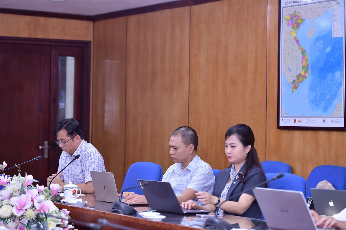 Hội nghị diễn ra theo hình thức trực tiếp và trực tuyến. Hội nghị diễn ra theo hình thức trực tiếp và trực tuyến.