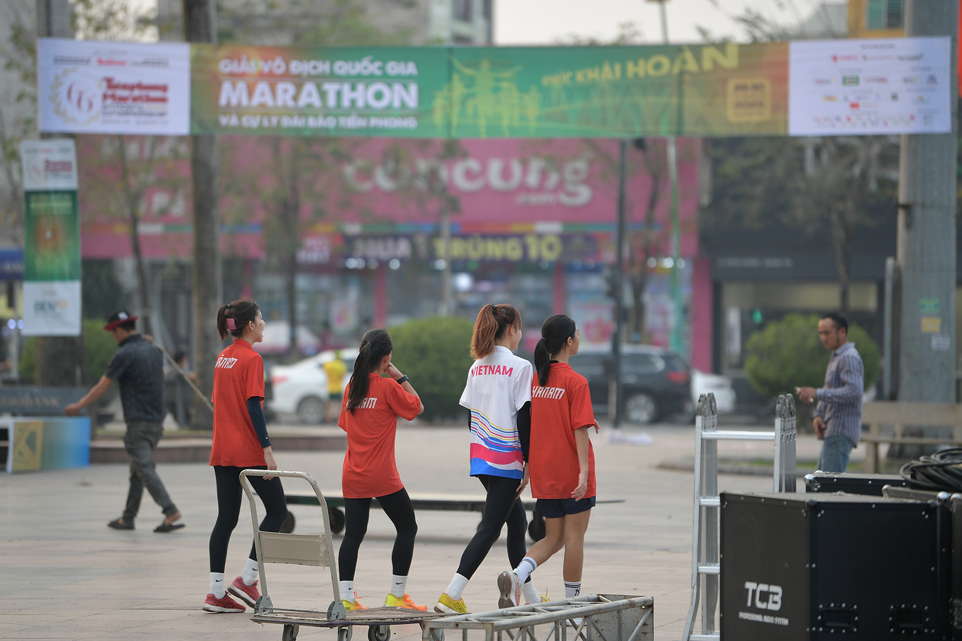 Công tác thi công các hạng mục phục vụ giải đấu dần được hoàn tất.