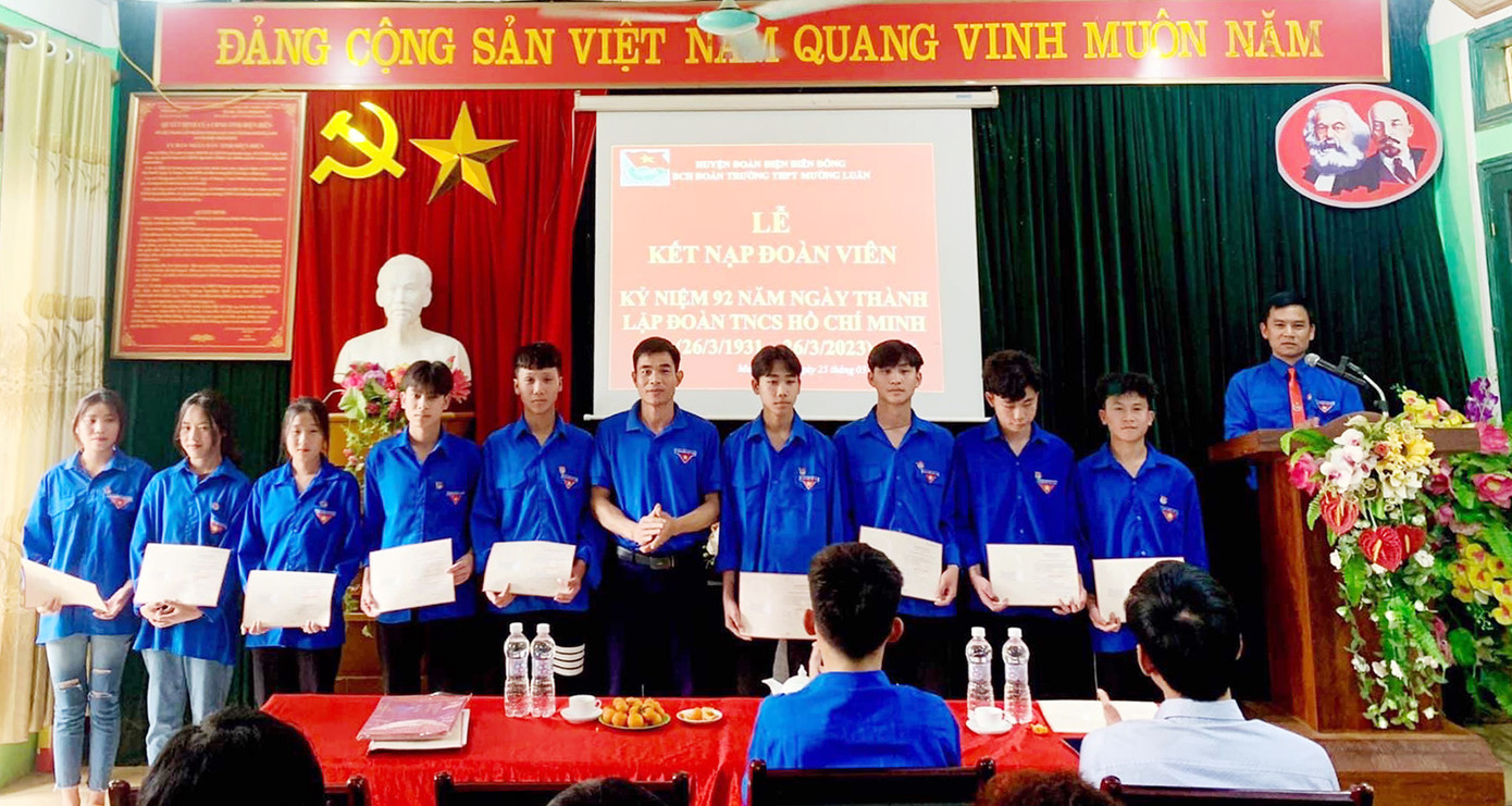 Thầy giáo Vì Văn Chuẩn và các hoạt động nổi bật.