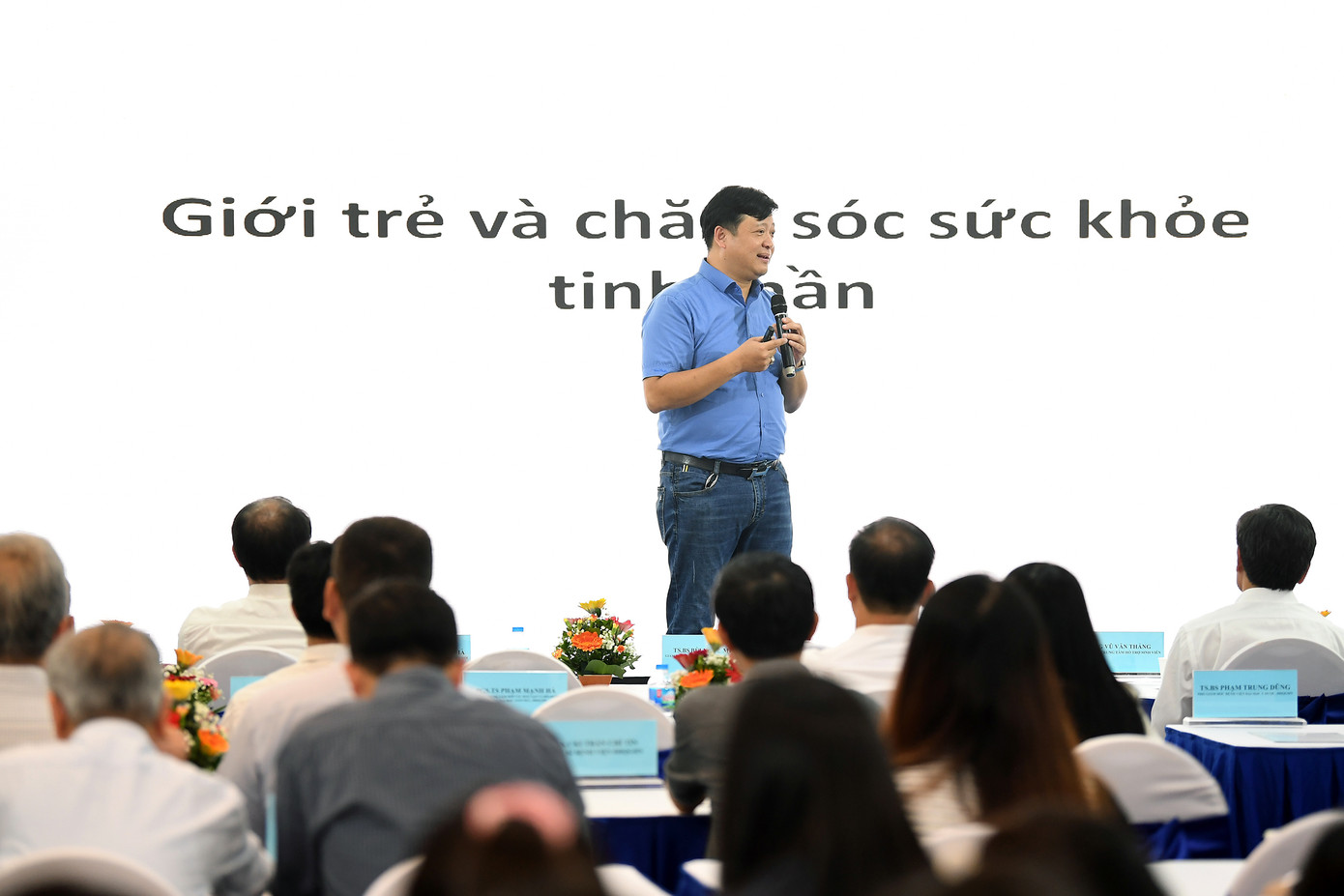 Talkshow nhằm giải quyết thực trạng, nhận diện các vấn đề liên quan và cung cấp giải pháp phòng tránh để hỗ trợ HSSV. Talkshow nhằm giải quyết thực trạng, nhận diện các vấn đề liên quan và cung cấp giải pháp phòng tránh để hỗ trợ HSSV.