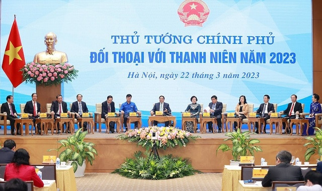 Thủ tướng đối thoại với thanh niên. Ảnh: NHẬT BẮC Thủ tướng đối thoại với thanh niên. Ảnh: NHẬT BẮC