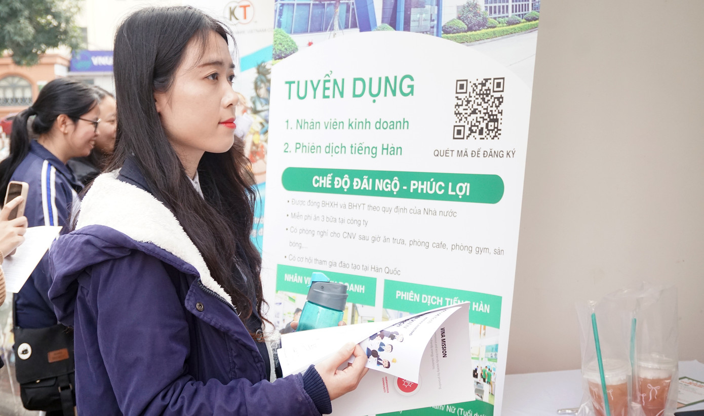 Sinh viên có cơ hội tìm hiểu hàng nghìn vị trí việc làm. Sinh viên có cơ hội tìm hiểu hàng nghìn vị trí việc làm.