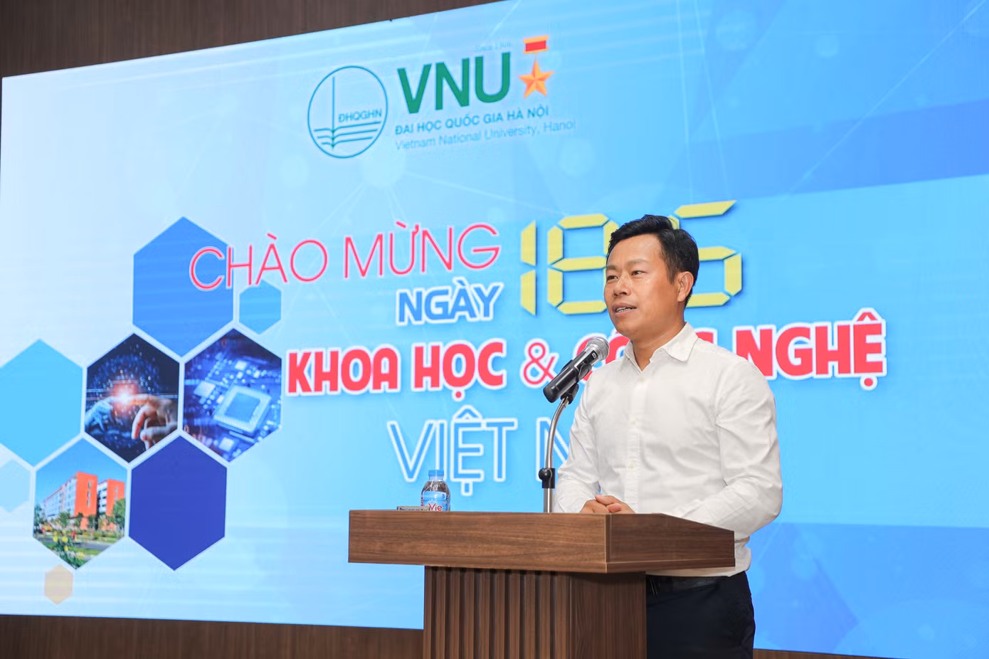Giám đốc ĐHQG Hà Nội Lê Quân phát biểu tại chương trình. Giám đốc ĐHQG Hà Nội Lê Quân phát biểu tại chương trình.