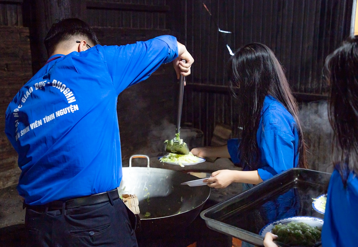 Sinh viên tình nguyện ĐHQG Hà Nội tham gia các hoạt động tình nguyện trên địa bàn huyện Trạm Tấu (tỉnh Yên Bái). Sinh viên tình nguyện ĐHQG Hà Nội tham gia các hoạt động tình nguyện trên địa bàn huyện Trạm Tấu (tỉnh Yên Bái).