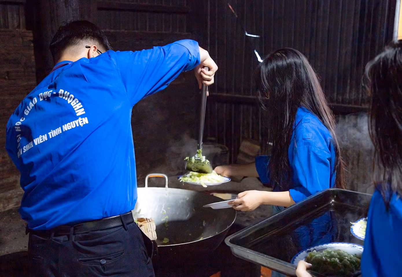 Sinh viên tình nguyện ĐHQG Hà Nội tham gia các hoạt động tình nguyện trên địa bàn huyện Trạm Tấu (tỉnh Yên Bái). Sinh viên tình nguyện ĐHQG Hà Nội tham gia các hoạt động tình nguyện trên địa bàn huyện Trạm Tấu (tỉnh Yên Bái).