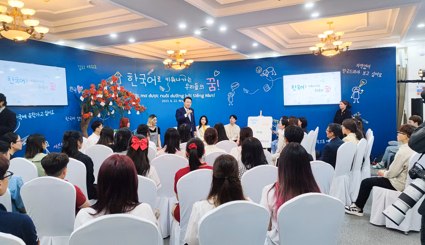 Tổng thống Hàn Quốc Yoon Suk Yeol phát biểu tại chương trình. Tổng thống Hàn Quốc Yoon Suk Yeol phát biểu tại chương trình.