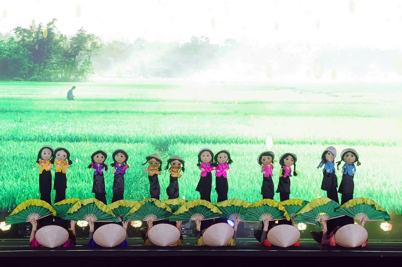 Các tiết mục được biểu diễn tại chương trình. Các tiết mục được biểu diễn tại chương trình.