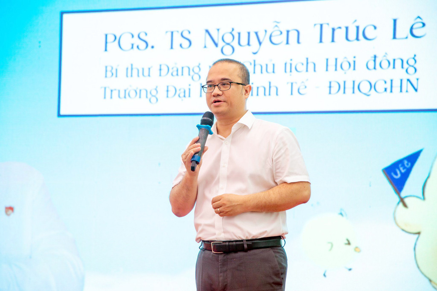 PGS. TS Nguyễn Trúc Lê – Bí thư Đảng ủy, Chủ tịch Hội đồng trường phát biểu tại chương trình.
