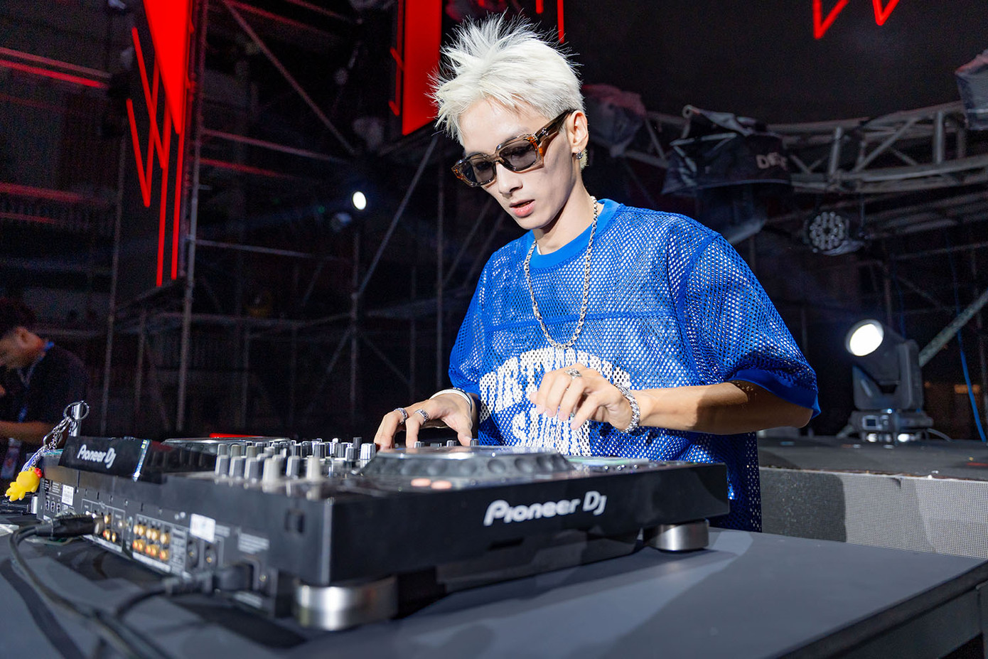 DJ Kaiz và MC Hype Hazel khuấy đảo không khí với những bản mix đỉnh cao.