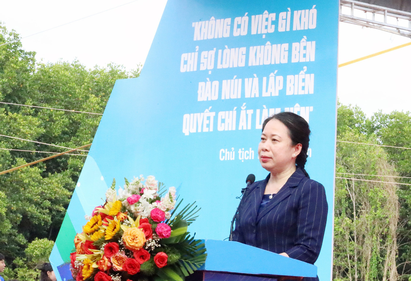 Đồng chí Võ Thị Ánh Xuân - Ủy viên T.Ư Đảng, Phó Chủ tịch nước phát biểu tại Lễ ra quân.