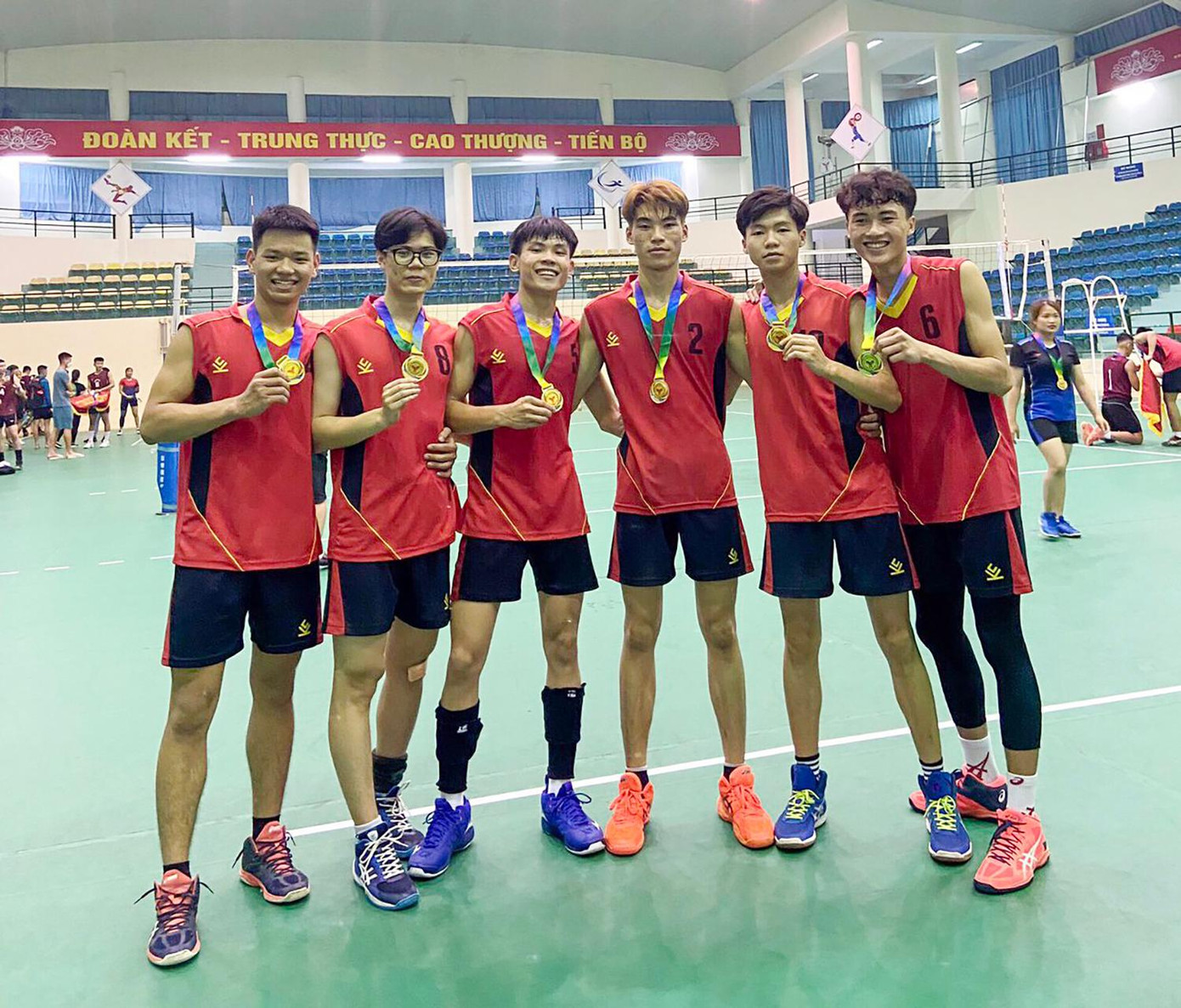 Phùng Đức Lương tham gia đội tuyển Bóng chuyền của trường ĐH Thể dục Thể thao Bắc Ninh. Phùng Đức Lương tham gia đội tuyển Bóng chuyền của trường ĐH Thể dục Thể thao Bắc Ninh.