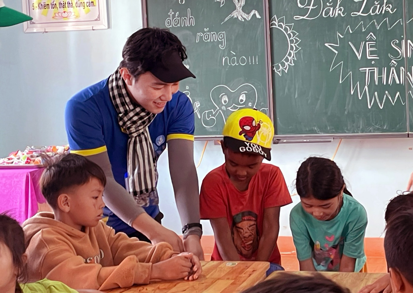 Đỗ Xuân Việt tham gia chương trình &apos;Xuân Tình nguyện Đắk Lắk&apos;.
