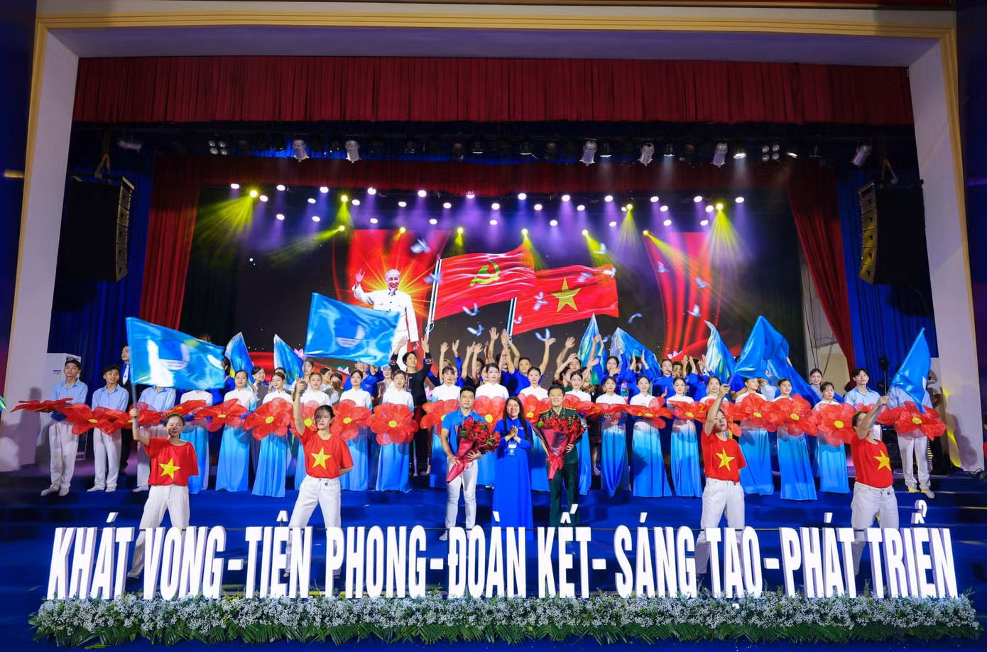 Đại hội Đại biểu Hội LHTN tỉnh Nghệ An diễn ra từ ngày 12 - 13/7. Đại hội Đại biểu Hội LHTN tỉnh Nghệ An diễn ra từ ngày 12 - 13/7.