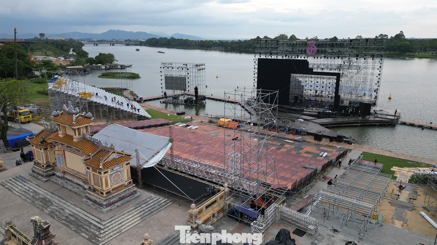 Ban Tổ chức cho biết các hạng mục đều đang đi đúng tiến độ, chuẩn bị cho đêm Chung kết Hoa hậu Việt Nam năm 2024 sẽ diễn ra vào lúc 20h ngày 14/6, truyền hình trực tiếp trên kênh VTV2. Đêm thi sẽ tìm ra gương mặt đăng quang – người kế nhiệm Hoa hậu Huỳnh Thị Thanh Thủy.