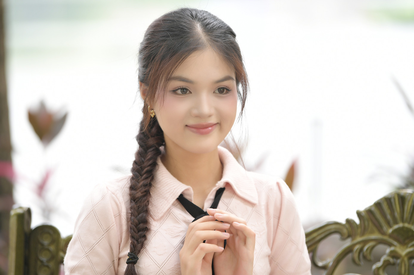 “Giây phút được gọi tên vào Top 25 chung kết Hoa hậu Việt Nam 2024, tôi gần như vỡ òa. Từ lo lắng, hồi hộp đến niềm vui sướng và nghẹn ngào. Đó không chỉ là trái ngọt cho hành trình nỗ lực mỗi ngày của bản thân, còn là niềm tự hào khi được hô vang hai tiếng Kon Tum trên sân khấu”, cô chia sẻ. “Giây phút được gọi tên vào Top 25 chung kết Hoa hậu Việt Nam 2024, tôi gần như vỡ òa. Từ lo lắng, hồi hộp đến niềm vui sướng và nghẹn ngào. Đó không chỉ là trái ngọt cho hành trình nỗ lực mỗi ngày của bản thân, còn là niềm tự hào khi được hô vang hai tiếng Kon Tum trên sân khấu”, cô chia sẻ.