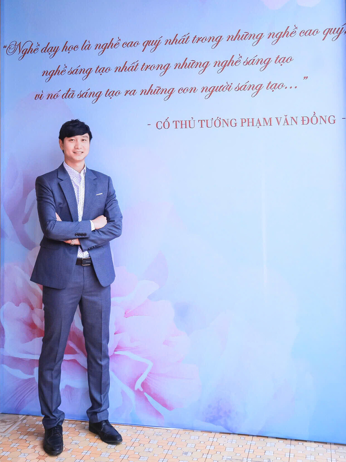 TS Ngô Văn Lượng đã hướng dẫn khoảng 50 sinh viên viết khóa luận tốt nghiệp trong giai đoạn 2023 - 2024. Ảnh: NVCC