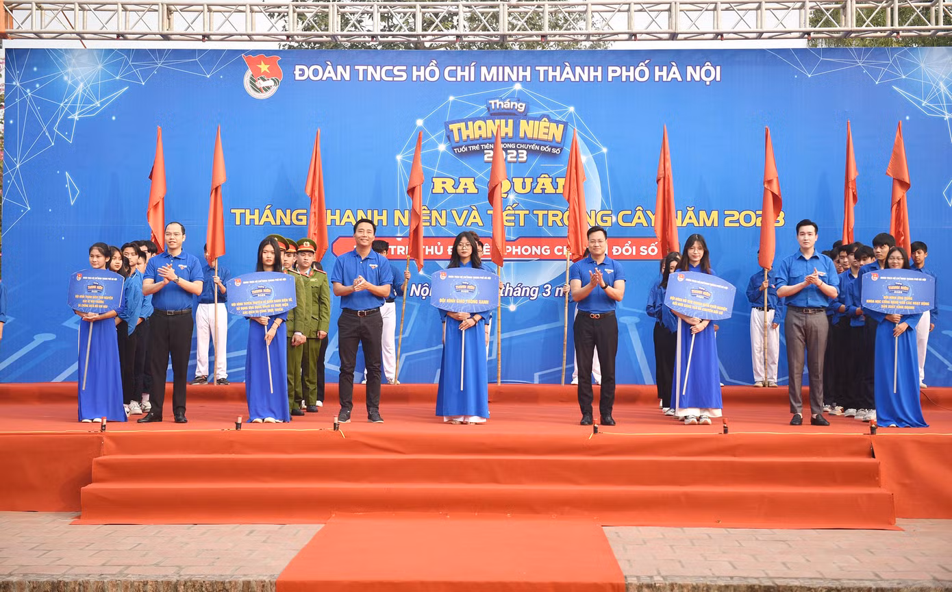 Các đội hình ra quân tại chương trình.