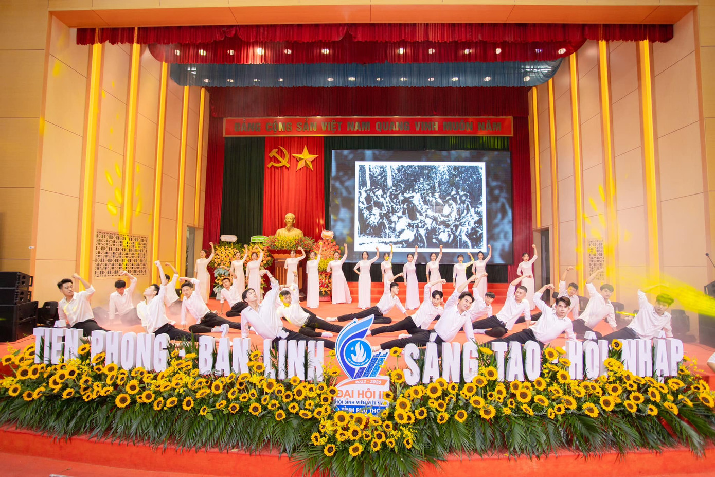 Đại hội Đại biểu Hội Sinh viên tỉnh Phú Thọ khóa III: “Sinh viên Phú Thọ: Tiên phong - Bản lĩnh - Sáng tạo - Hội nhập”.