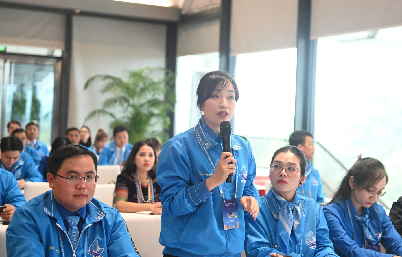 Chị Hà Thị Minh Châu - Bí thư Quận Đoàn, Chủ tịch Hội LHTN Quận Lê Chân, (TP. Hải Phòng) chia sẻ tham luận tại toạ đàm.