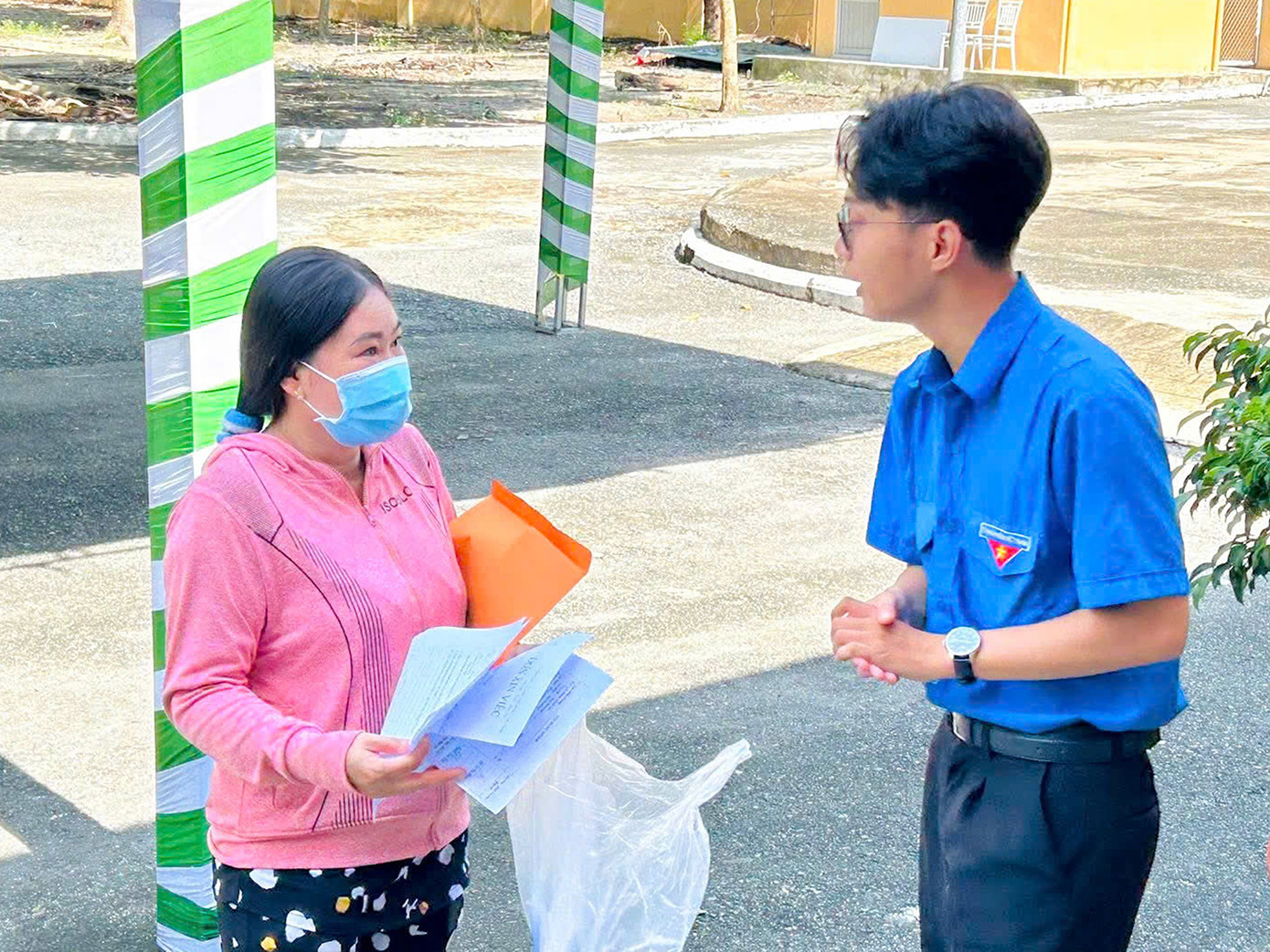 Lực lượng tình nguyện tại Đồng Nai có nhiệm vụ hướng dẫn, tiếp nhận, giải đáp các bước thực hiện thủ tục hành chính trên máy tính và điện thoại thông minh, phổ cập kiến thức số, hỗ trợ nhóm người yếu thế.