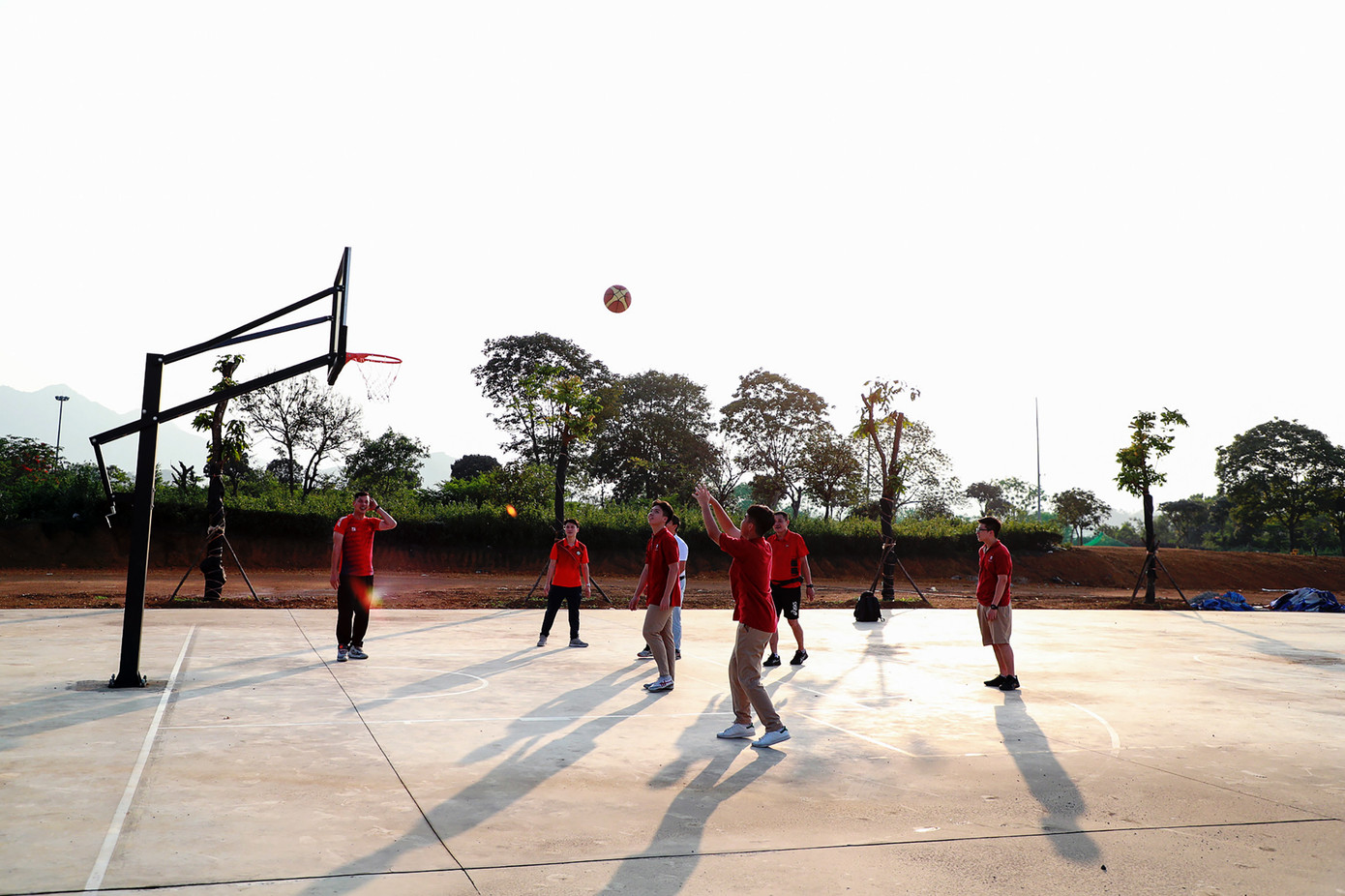 Khu thể thao chính thức đi vào hoạt động với quần thể các sân tập golf, sân bóng đá, bóng chuyền, bóng rổ, khu tập thể lực. Khu thể thao chính thức đi vào hoạt động với quần thể các sân tập golf, sân bóng đá, bóng chuyền, bóng rổ, khu tập thể lực.