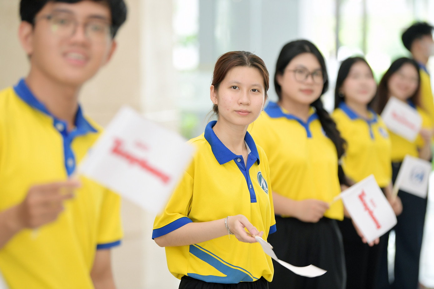 Sinh viên chờ đón Hoa hậu Hà Trúc Linh. Sinh viên chờ đón Hoa hậu Hà Trúc Linh.