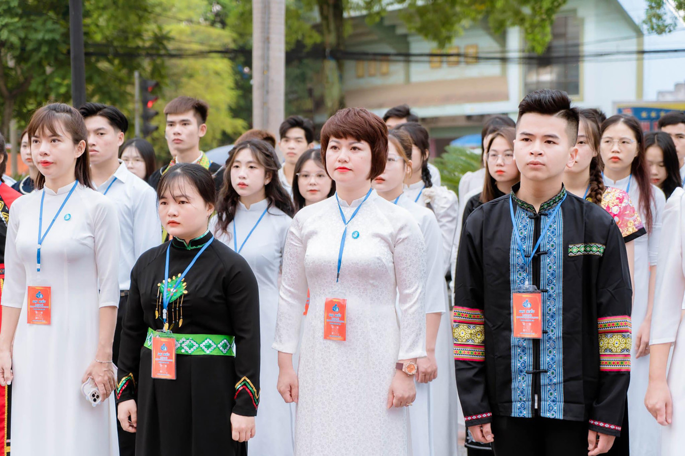 Các đại biểu dâng hương tưởng nhớ Chủ tịch Hồ Chí Minh. Các đại biểu dâng hương tưởng nhớ Chủ tịch Hồ Chí Minh.