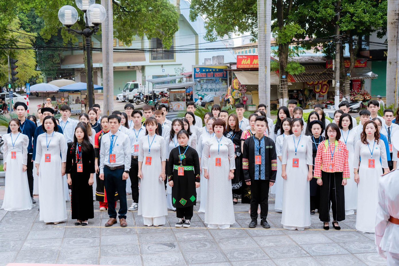 Dự Lễ dâng hương, còn có các đồng chí là Thường trực, Ủy viên Ban Thư ký, Ban Chấp hành Hội Sinh viên tỉnh Lạng Sơn. Dự Lễ dâng hương, còn có các đồng chí là Thường trực, Ủy viên Ban Thư ký, Ban Chấp hành Hội Sinh viên tỉnh Lạng Sơn.