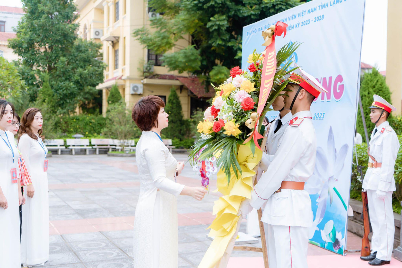 Đoàn Đại biểu dự Đại hội Hội Sinh viên tỉnh Lạng Sơn khoá III, nhiệm kỳ 2023 - 2028 do chị Lê Thuỳ Dung - Phó Bí thư Tỉnh Đoàn, Chủ tịch Hội Sinh viên tỉnh Lạng Sơn làm trưởng đoàn. Đoàn Đại biểu dự Đại hội Hội Sinh viên tỉnh Lạng Sơn khoá III, nhiệm kỳ 2023 - 2028 do chị Lê Thuỳ Dung - Phó Bí thư Tỉnh Đoàn, Chủ tịch Hội Sinh viên tỉnh Lạng Sơn làm trưởng đoàn.