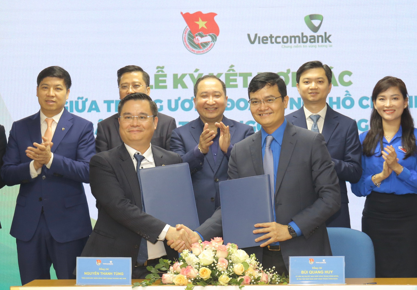 Bí thư thứ nhất T.Ư Đoàn Bùi Quang Huy và Tổng Giám đốc Vietcombank Nguyễn Thanh Tùng ký kết chương trình phối hợp, giai đoạn 2023 - 2027. Bí thư thứ nhất T.Ư Đoàn Bùi Quang Huy và Tổng Giám đốc Vietcombank Nguyễn Thanh Tùng ký kết chương trình phối hợp, giai đoạn 2023 - 2027.