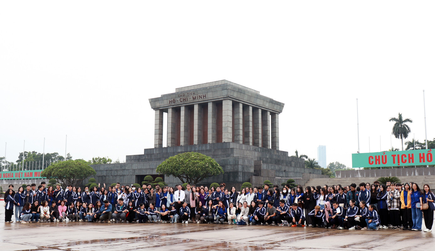 Hơn 2.500 tân sinh viên tham gia chuyên đề ‘Học tập và làm theo tư tưởng, đạo đức, phong cách Hồ Chí Minh’.