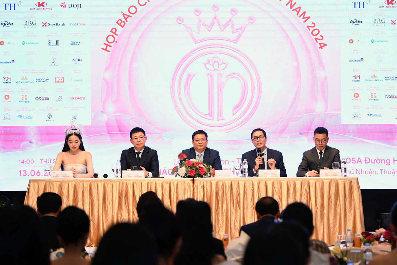 Chiều 13/6, tại TP. Huế, đã diễn ra buổi họp báo công bố vương miện và cập nhật thông tin cuộc thi 'Hoa hậu Việt Nam' 2024. Chiều 13/6, tại TP. Huế, đã diễn ra buổi họp báo công bố vương miện và cập nhật thông tin cuộc thi 'Hoa hậu Việt Nam' 2024.