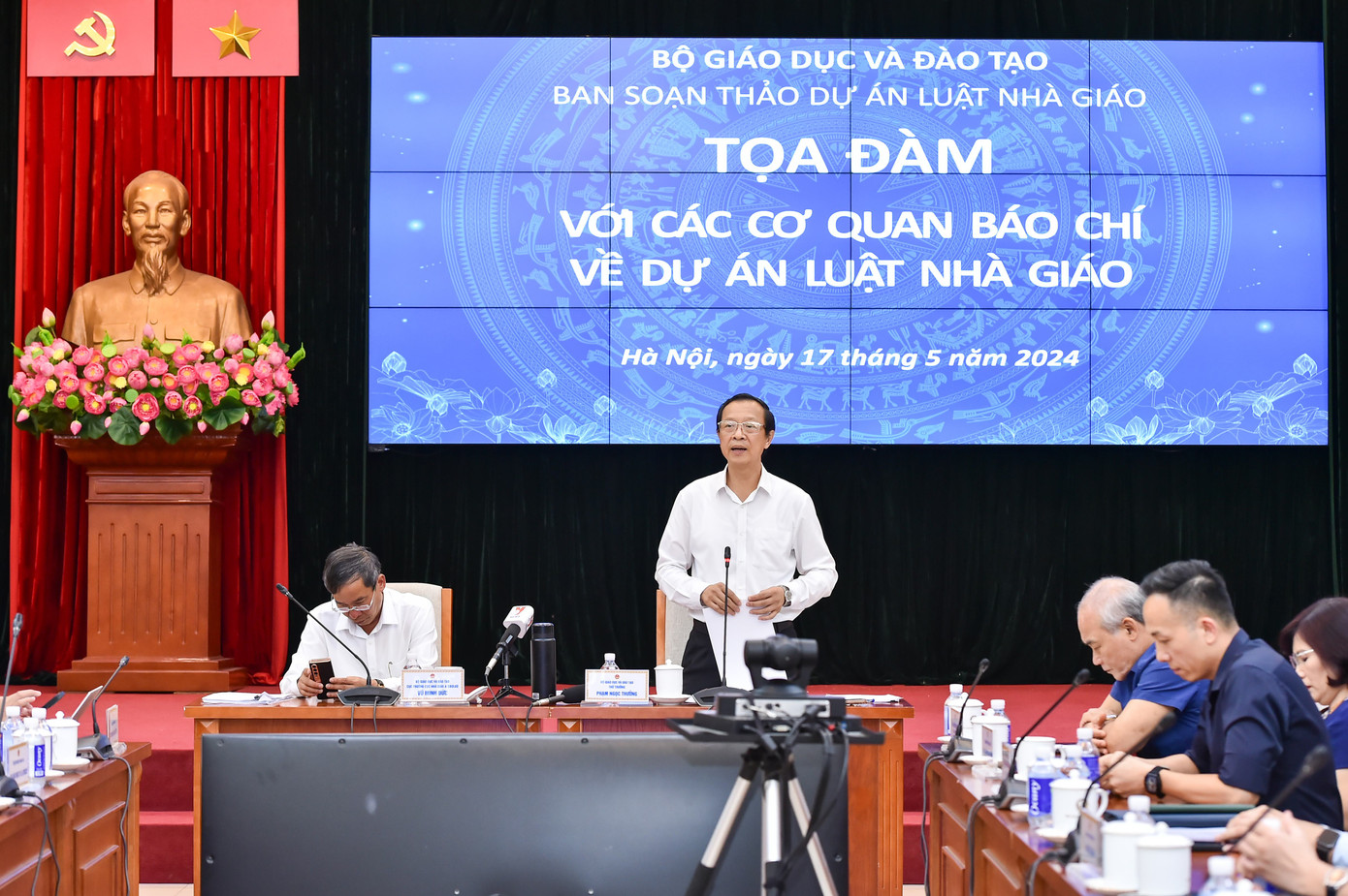 Tọa đàm với các cơ quan báo chí về Dự án Luật Nhà giáo. Ảnh: TRẦN HIỆP