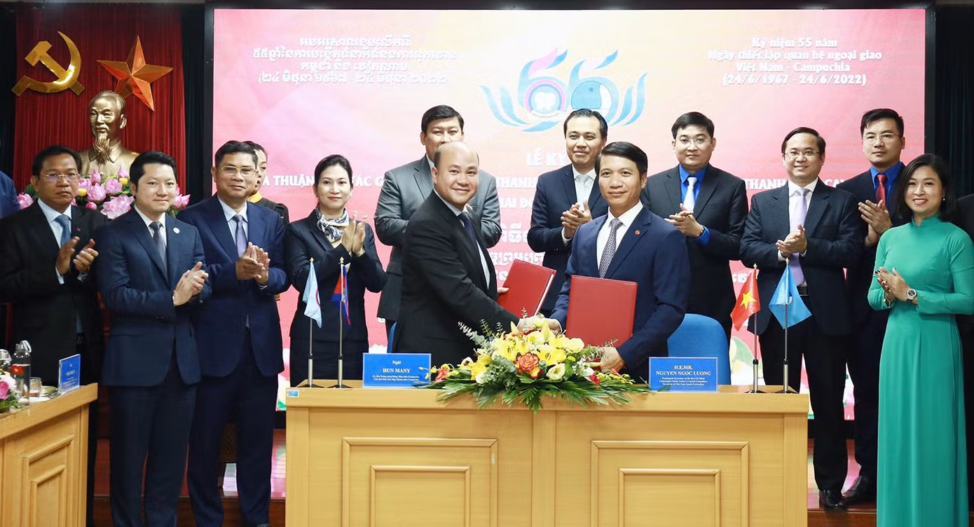 Lễ ký kết thỏa thuận hợp tác giữa Hội LHTN hai nước, giai đoạn 2022 – 2027. Ảnh: BẢO ANH