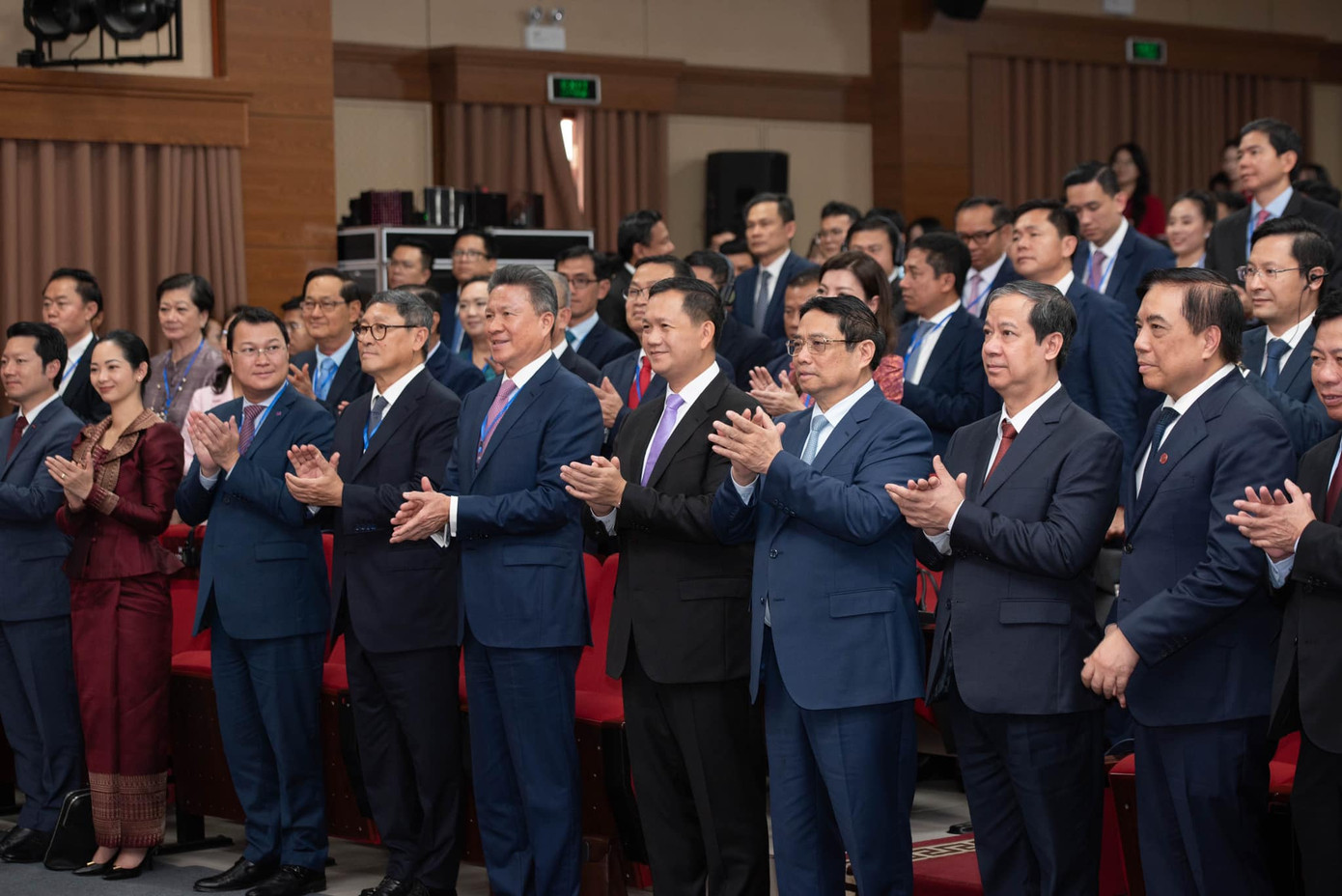 Đây là chuyến thăm chính thức Việt Nam đầu tiên của Thủ tướng Campuchia Hun Manet trên cương vị mới và cũng là chuyến thăm đầu tiên của ông đến một nước ASEAN. Đây là chuyến thăm chính thức Việt Nam đầu tiên của Thủ tướng Campuchia Hun Manet trên cương vị mới và cũng là chuyến thăm đầu tiên của ông đến một nước ASEAN.