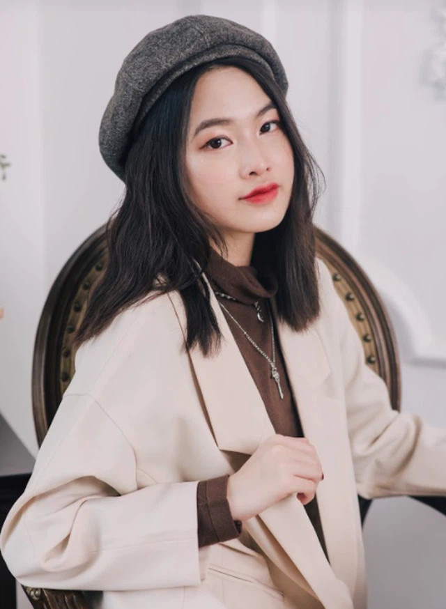 Nộp hồ sơ vào nhiều trường khác nhau, Yến Lan cũng phải dành nhiều thời gian hơn cho việc viết luận. Khi nộp hồ sơ du học Mỹ cần một bài luận chính và tùy từng trường sẽ có bài luận phụ tương ứng. Nộp hồ sơ vào nhiều trường khác nhau, Yến Lan cũng phải dành nhiều thời gian hơn cho việc viết luận. Khi nộp hồ sơ du học Mỹ cần một bài luận chính và tùy từng trường sẽ có bài luận phụ tương ứng.