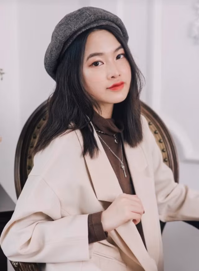 Nộp hồ sơ vào nhiều trường khác nhau, Yến Lan cũng phải dành nhiều thời gian hơn cho việc viết luận. Khi nộp hồ sơ du học Mỹ cần một bài luận chính và tùy từng trường sẽ có bài luận phụ tương ứng.