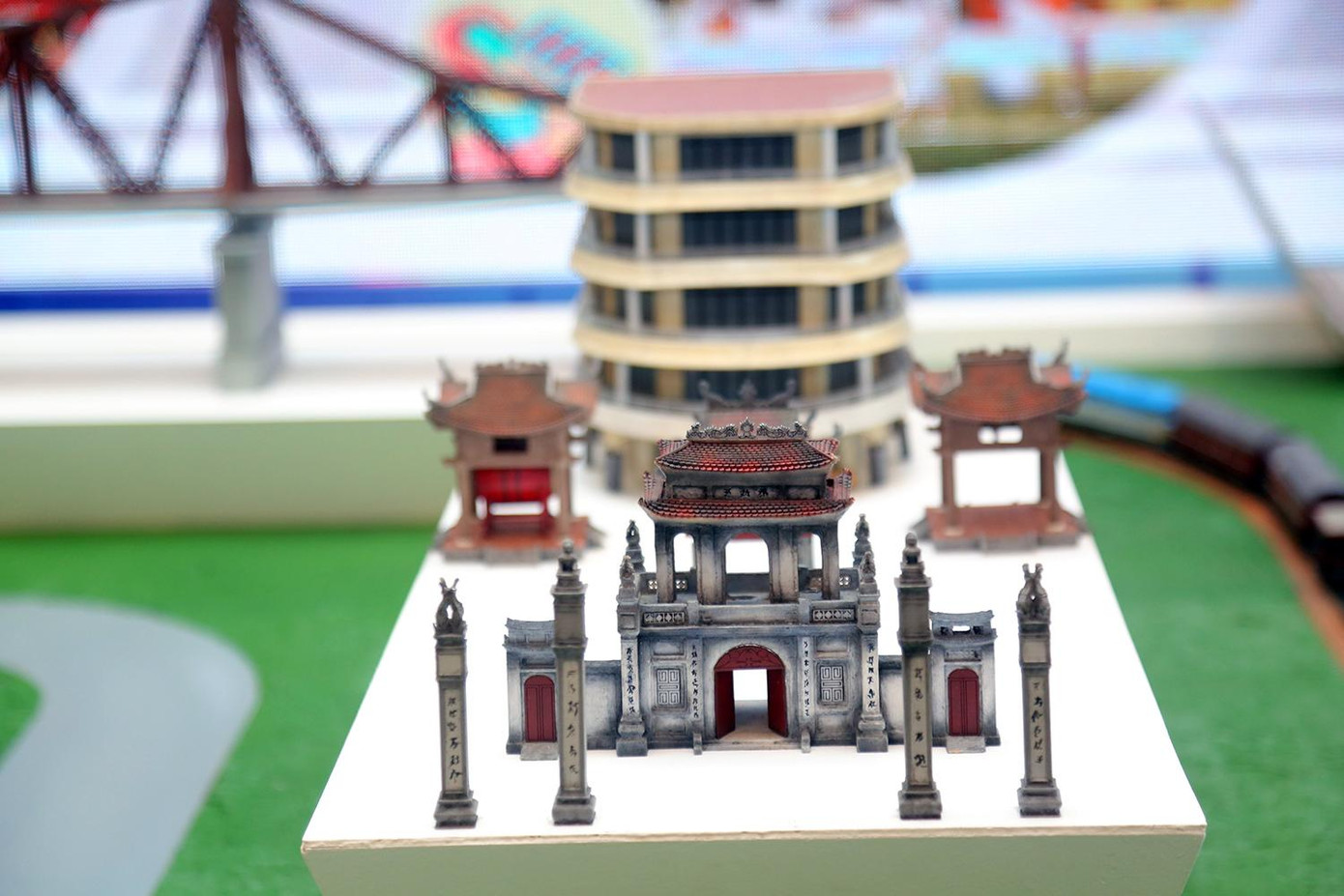 Mô hình khu di tích Văn Miếu - Quốc Tử Giám được trưng bày tại Đại hội.