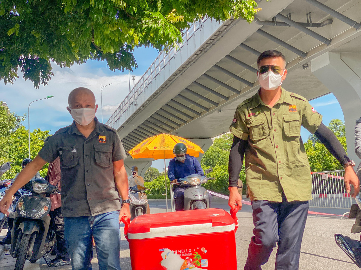 Chương trình được triển khai thể hiện sự đồng lòng, chung sức của tuổi trẻ Thủ đô từ những việc nhỏ nhất; cùng lực lượng tuyến đầu tiếp tục đoàn kết, từng bước đẩy lùi và chiến thắng đại dịch COVID-19.