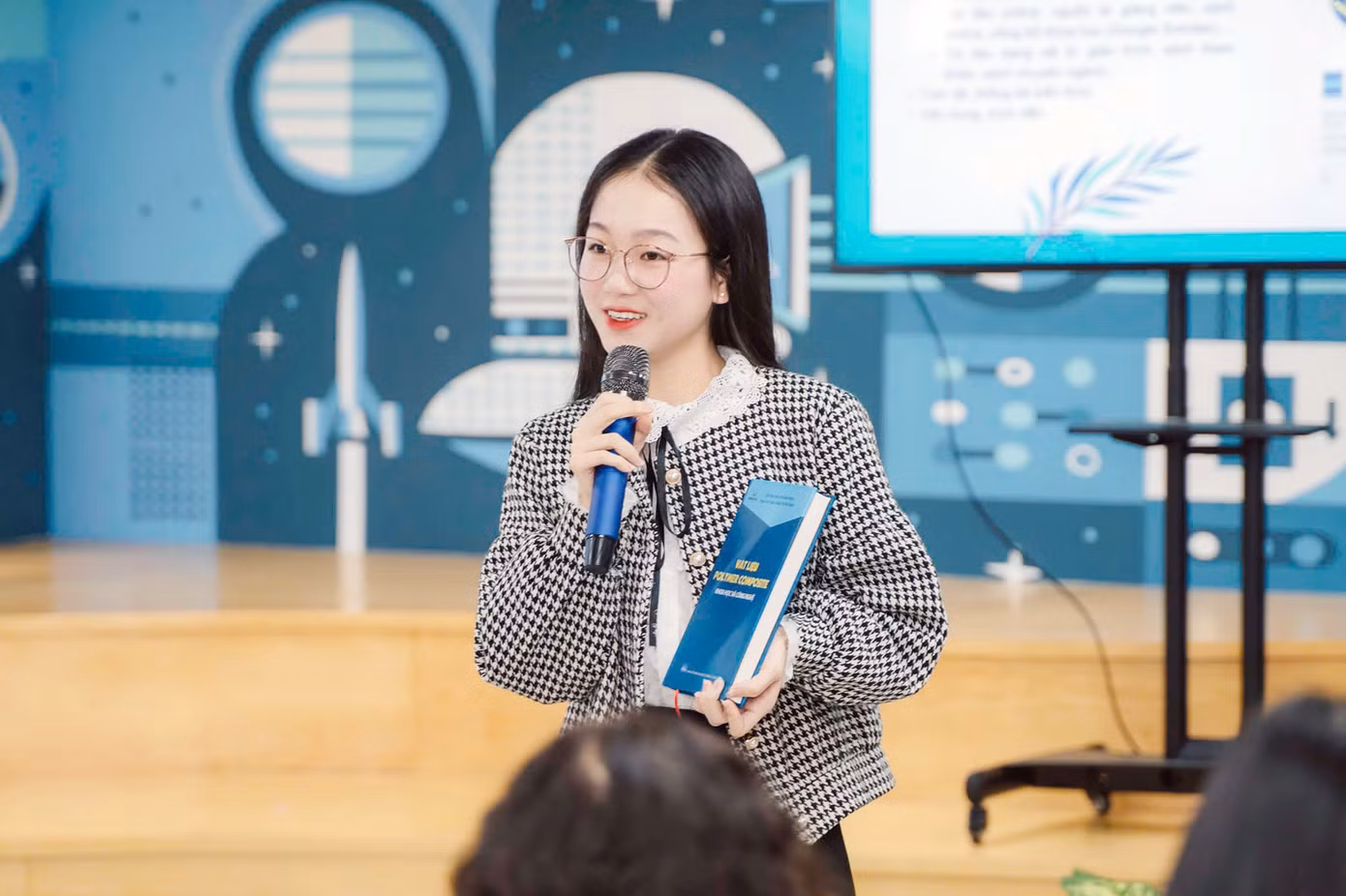Mặc dù bắt đầu hành trình nghiên cứu khoa học khá muộn so với bạn bè, Bùi Hạnh Nhung đã nhanh chóng bứt phá và tìm thấy niềm đam mê sâu sắc với lĩnh vực này.