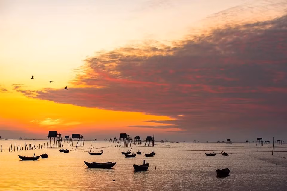 Hoàng hôn trên 'biển vô cực'. Ảnh: Đoàn Ngọc Anh