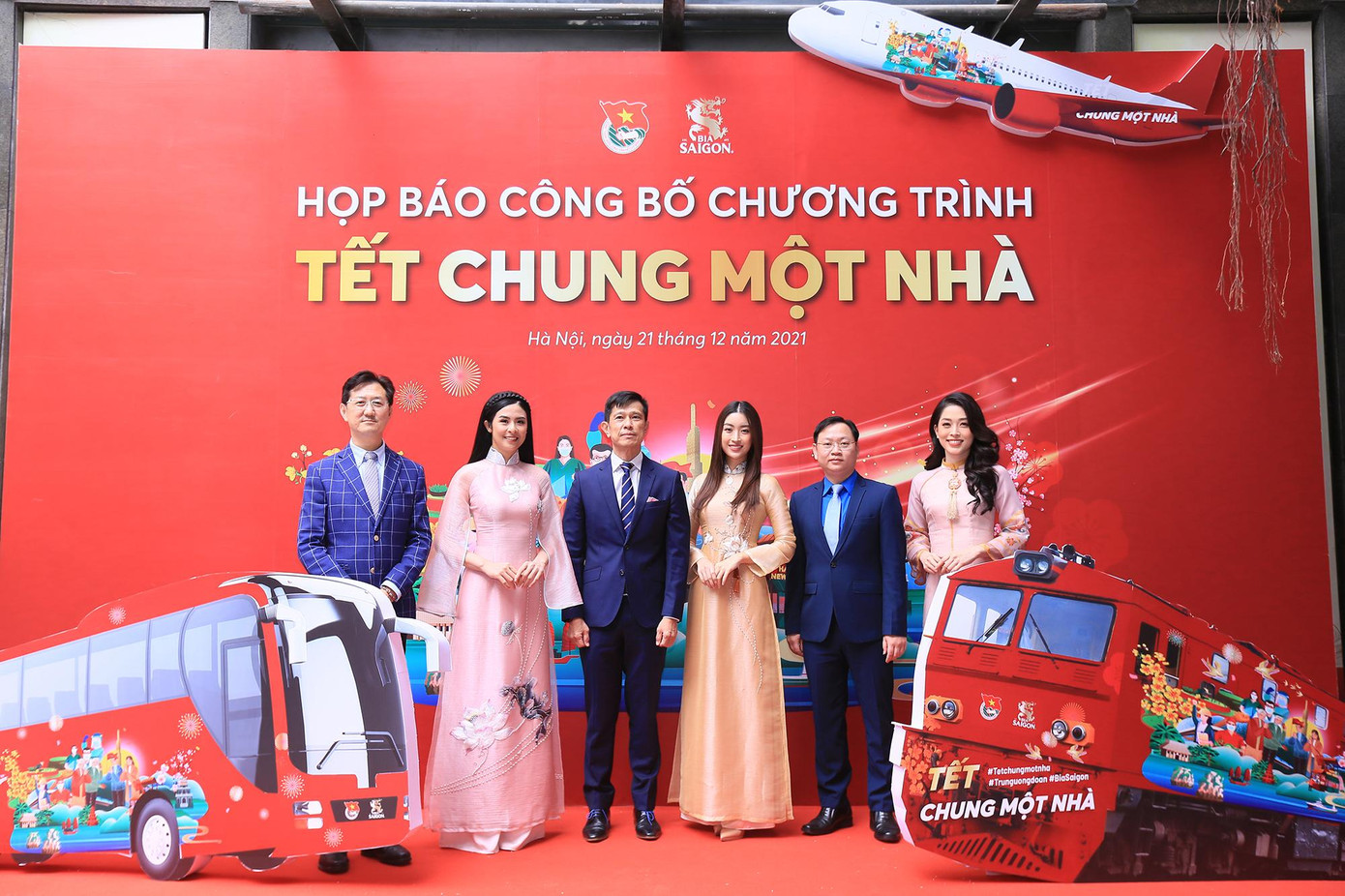 Hoa hậu Ngọc Hân, Đỗ Mỹ Linh cùng Á hậu Phương Nga sẽ cùng tham gia đồng hành với chương trình, nhằm lan toả những hành động ý nghĩa trong chương trình "Tết chung một nhà".