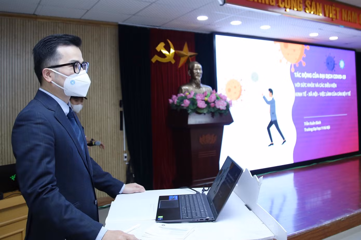 PGS. TS Trần Xuân Bách trình bày các số liệu nghiên cứu tại Hội thảo.
