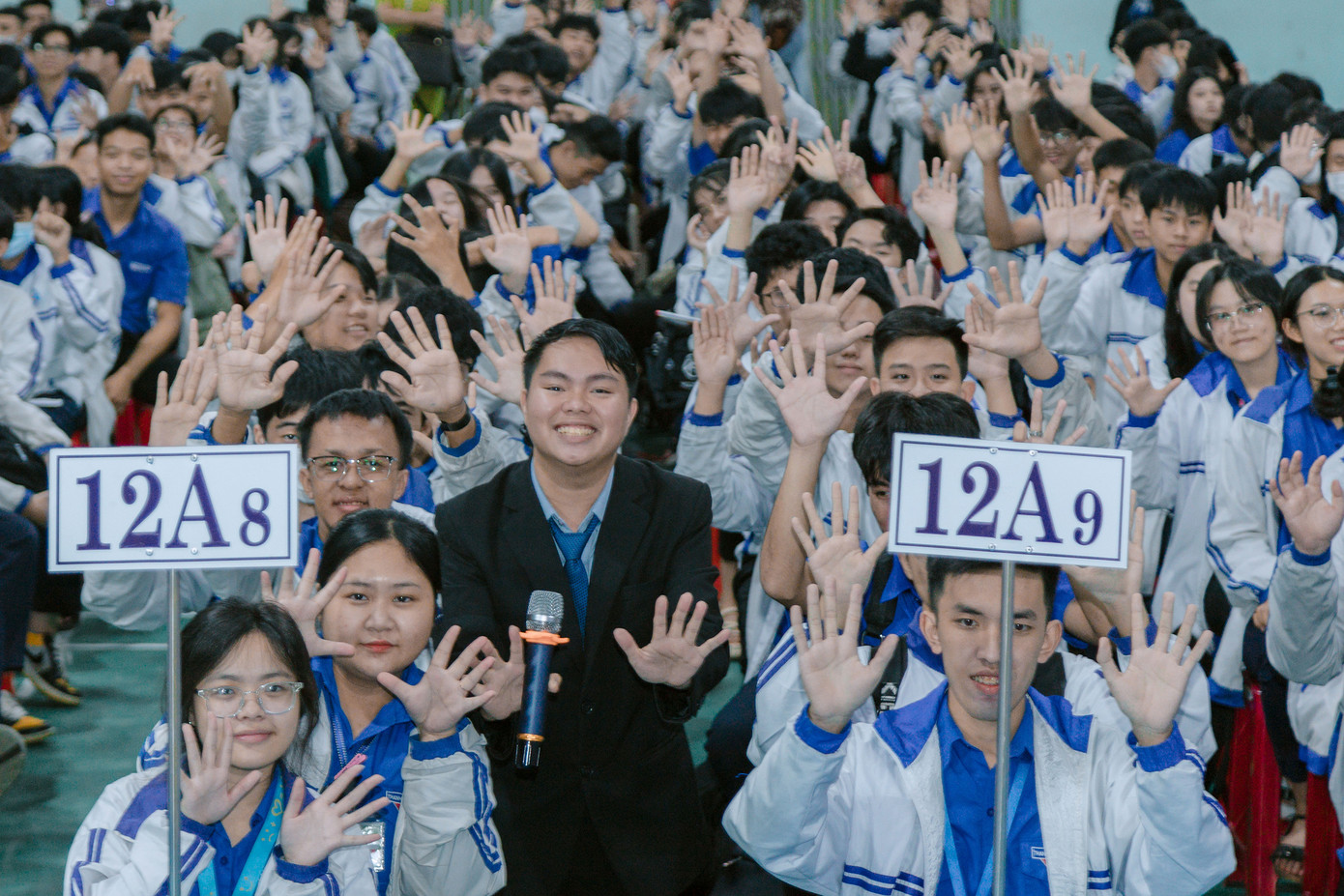 Thầy Sang cùng các hoạt động vì cộng đồng. Thầy Sang cùng các hoạt động vì cộng đồng.