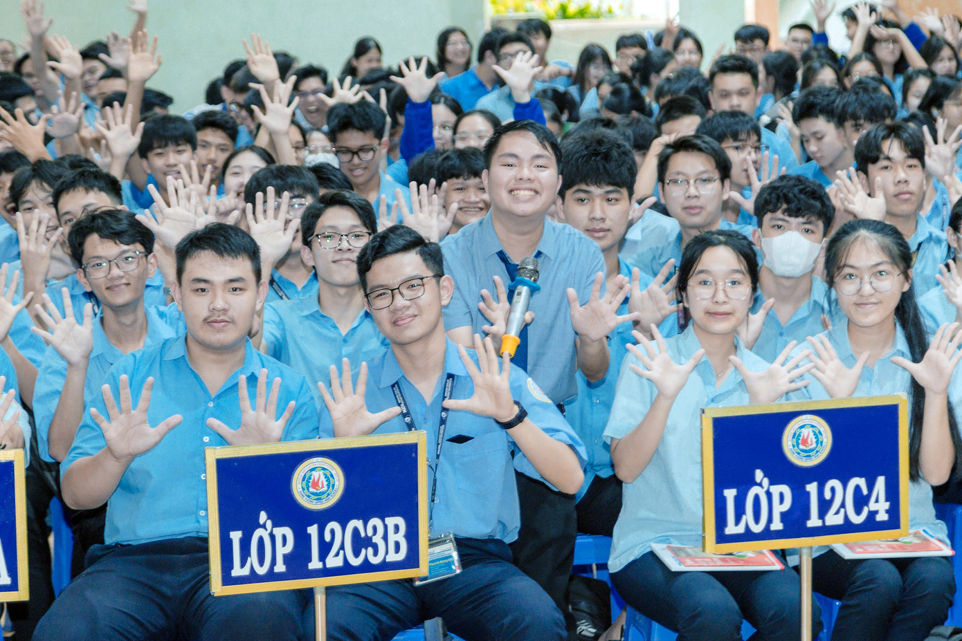 Thầy Sang cùng các hoạt động vì cộng đồng. Thầy Sang cùng các hoạt động vì cộng đồng.