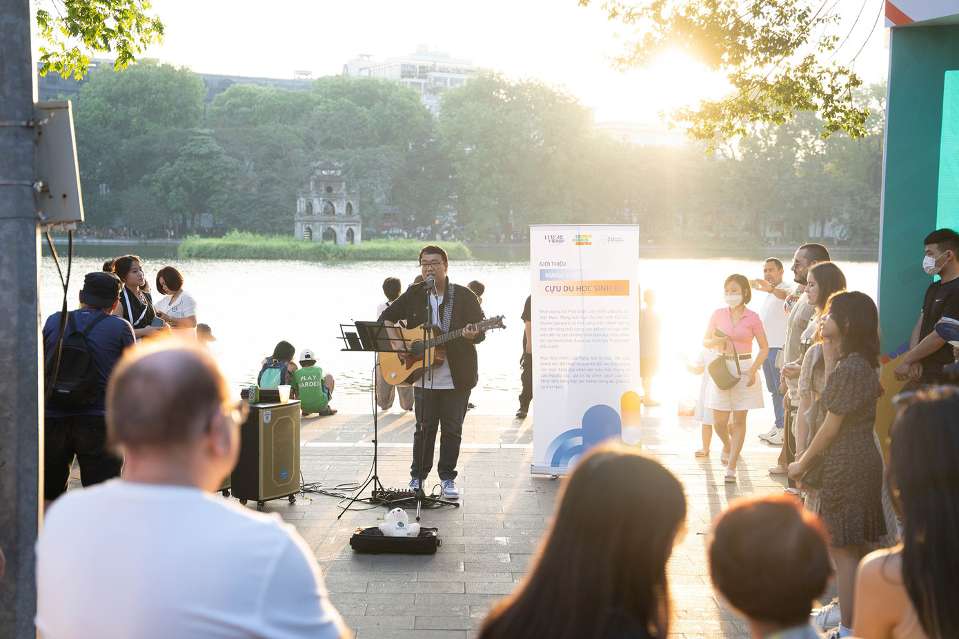 Hoạt động của Mạng lưới cựu du học sinh EU tại sự kiện bên lề “Ngôi làng châu Âu 2023”. Hoạt động của Mạng lưới cựu du học sinh EU tại sự kiện bên lề “Ngôi làng châu Âu 2023”.